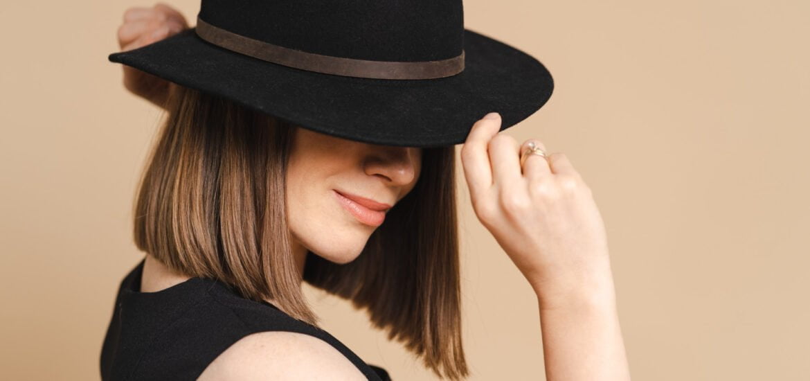 5 modnych stylizacji z kapeluszem bucket hat na lato - foto
