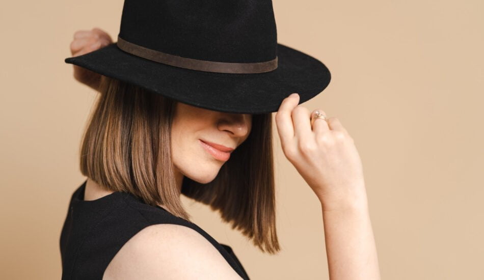 5 modnych stylizacji z kapeluszem bucket hat na lato - foto