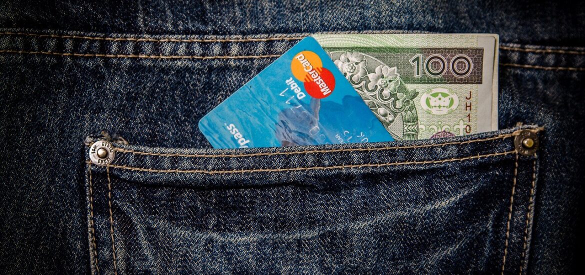 Metoda kopertowa vs. aplikacje do budżetowania – co wybrać? [Wielki Test 2026]